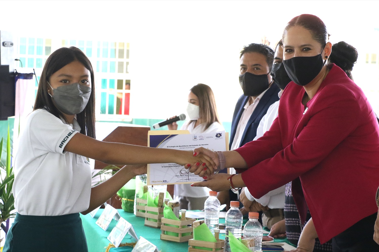 Premia Cobaem a estudiantes destacados en áreas de la ciencia